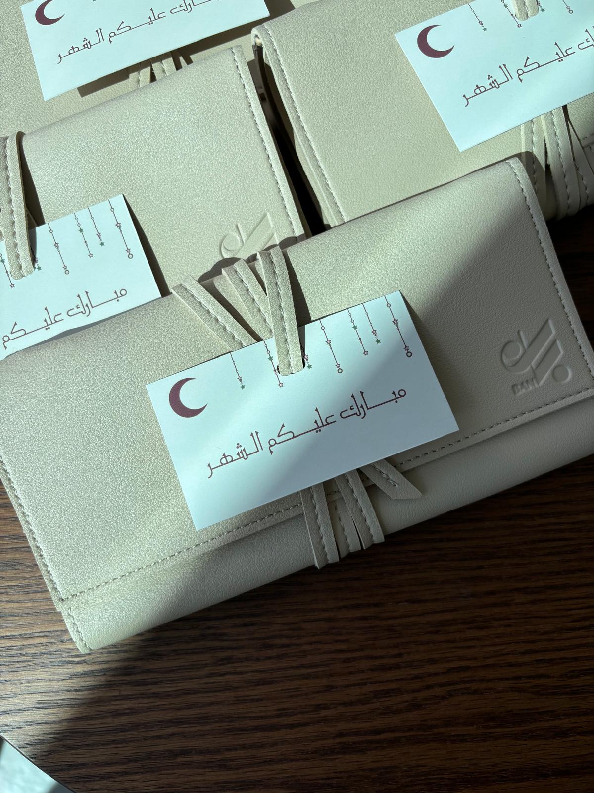 حقيبة جلدية للاكسسوارات مع كرت
