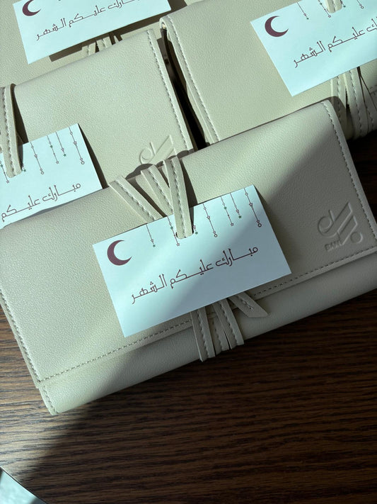 حقيبة جلدية للاكسسوارات مع كرت